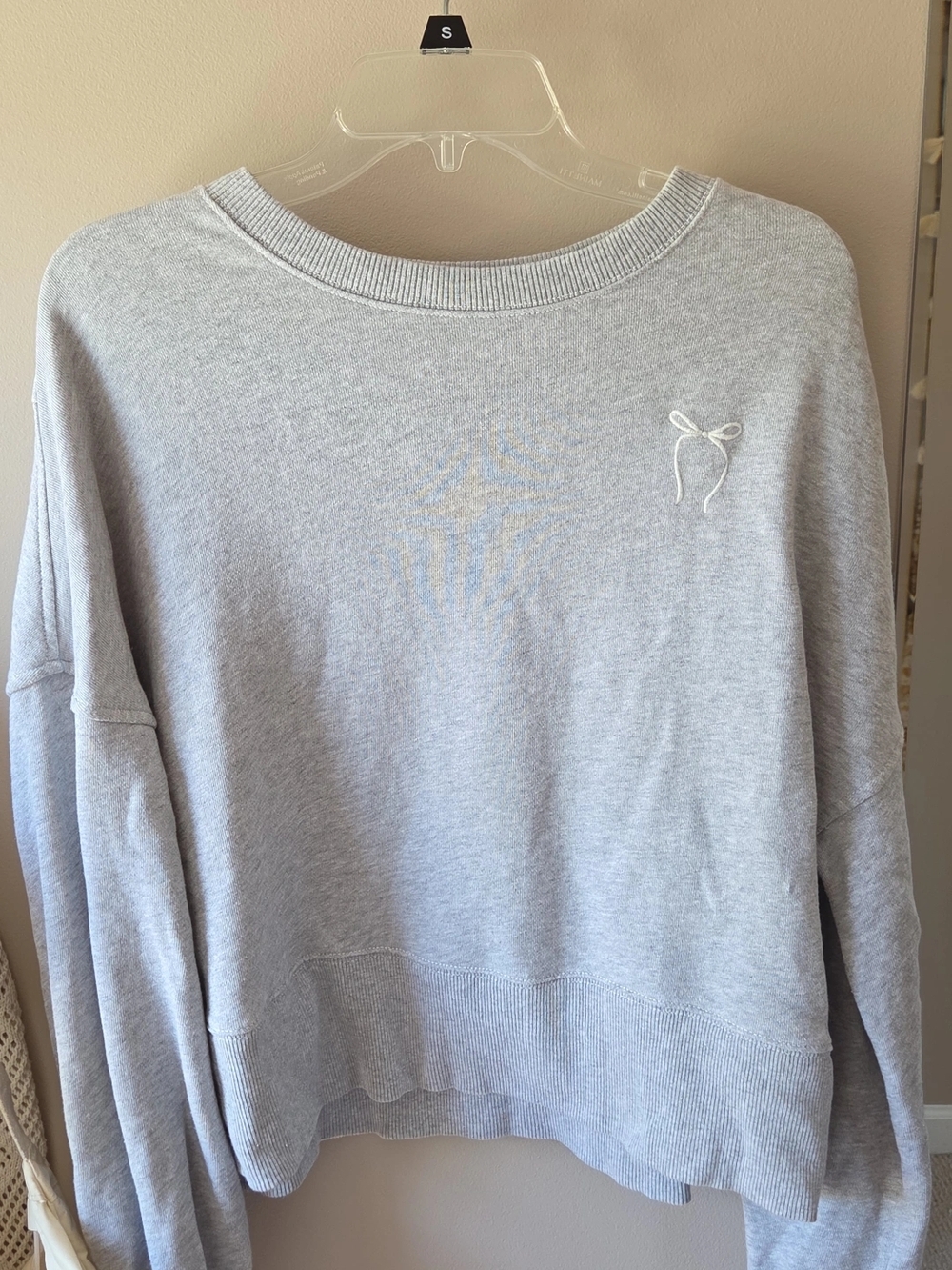 NWOT- aerie Light Gray Waist Length Sweatshirt Size Xs